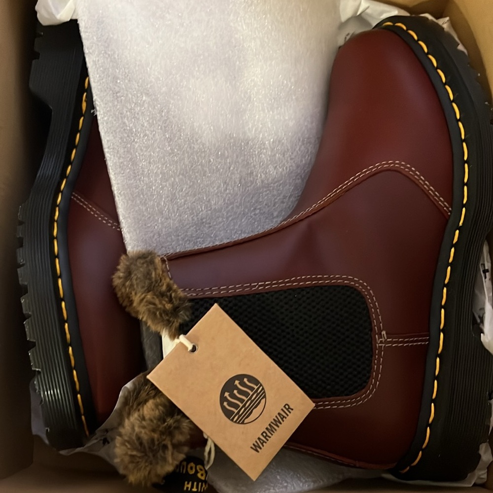 🔥DR MARTENS 2976 LEONORE FAUX FUR LINED CHELSEA BOOTS NWT - Picture 16 of 16